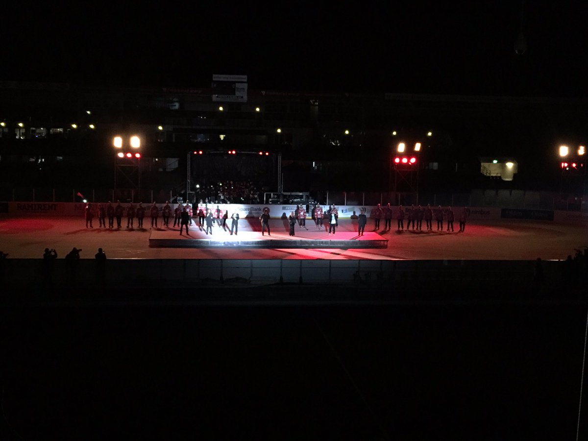 Det ble en fantastisk start på Winter Classic uka med kveldens "Fredrikstad på isen" show. #winterclassicno