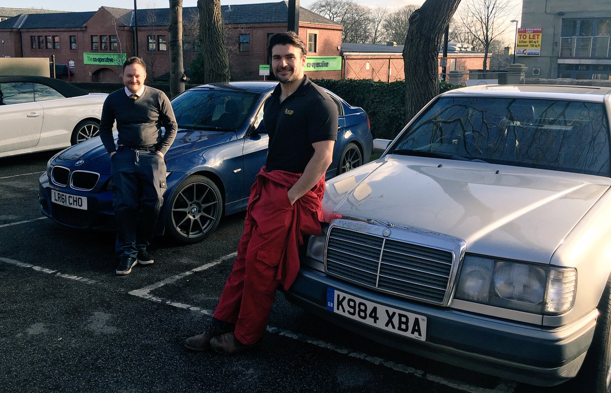 AimeeLawBlacks's tweet photo. Feeling smug about my car knowledge tonight @LawBlacks! #changingatyre #thisgirlcan #BlacksCircle https://t.co/tiJPJ7M8Md