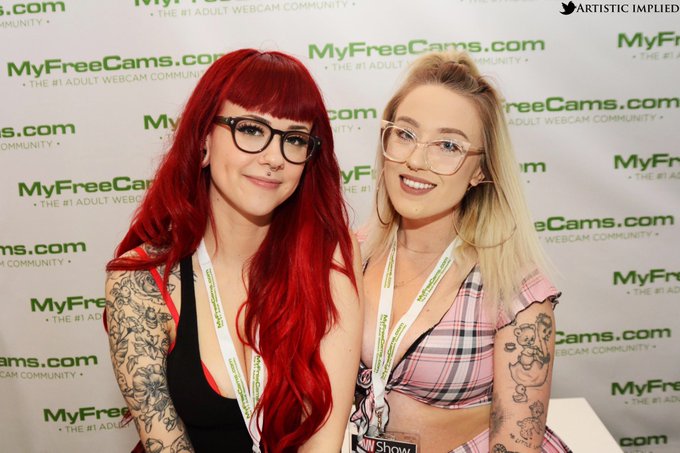 Best of day 2. At the #mfc booth. @lorettaxrose &amp; @softerrosesmfc https://t.co/8kNxMsqJfw<a href="/tag/mfc"class="tags">#mfc</a><a class="tags" href="/tag/lorettaxrose">@lorettaxrose</a>