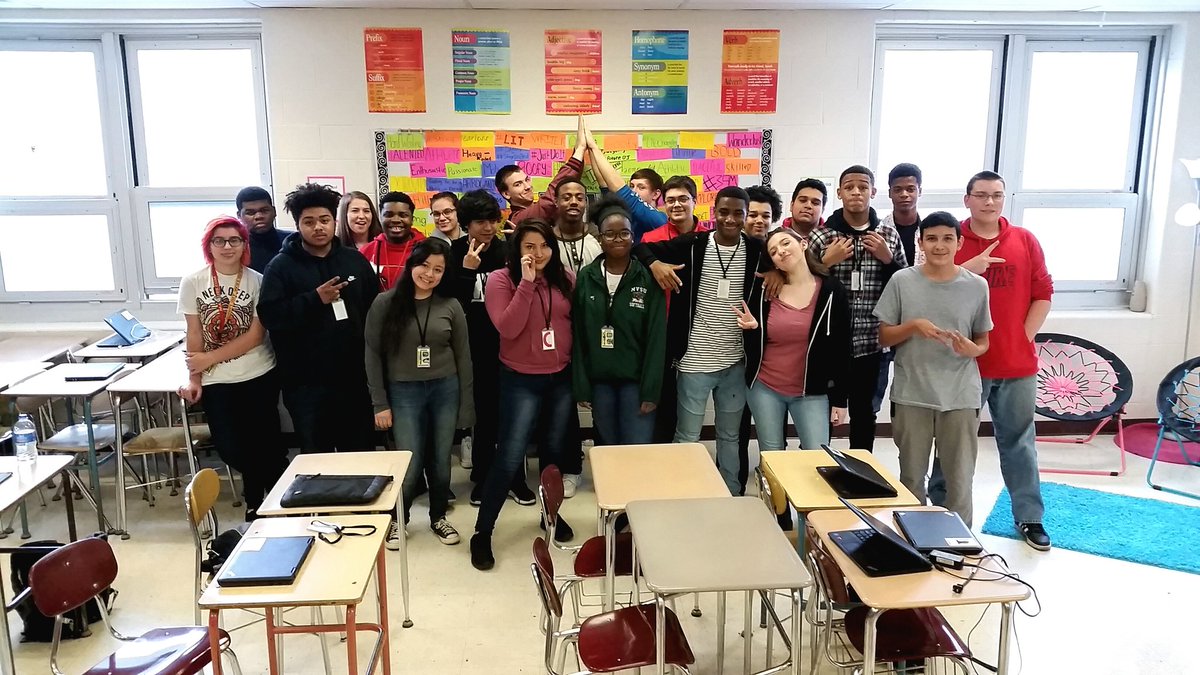 MsG_JWHS's tweet image. Even though the world tries to define us, we're proud to stand up and create our own identities✊🐯💕 #eng2 @JTHS_204