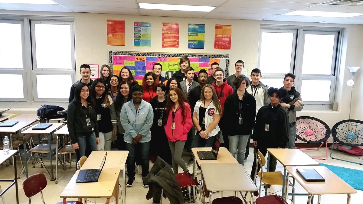 MsG_JWHS's tweet image. Even though the world tries to define us, we're proud to stand up and create our own identities✊🐯💕 #eng2 @JTHS_204