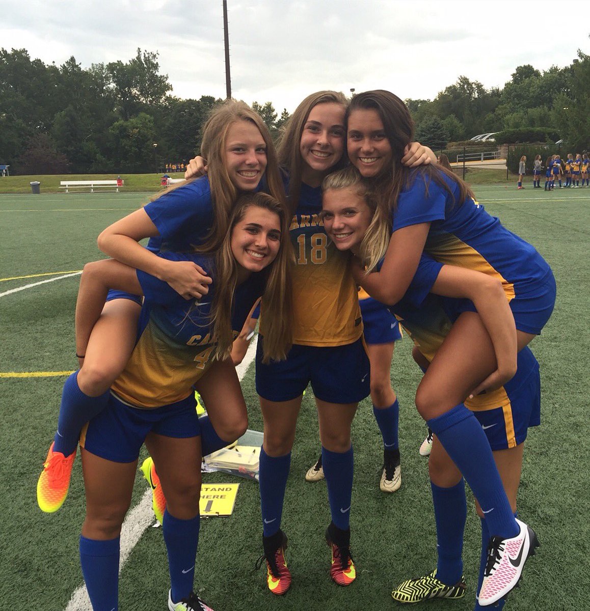 _annaspringer's tweet photo. happy birthday witucki💙💙💙looking forward to playing with u again :-) love u lots hope u had a great day! @AshleyWitucki https://t.co/8QQTGYlPTx