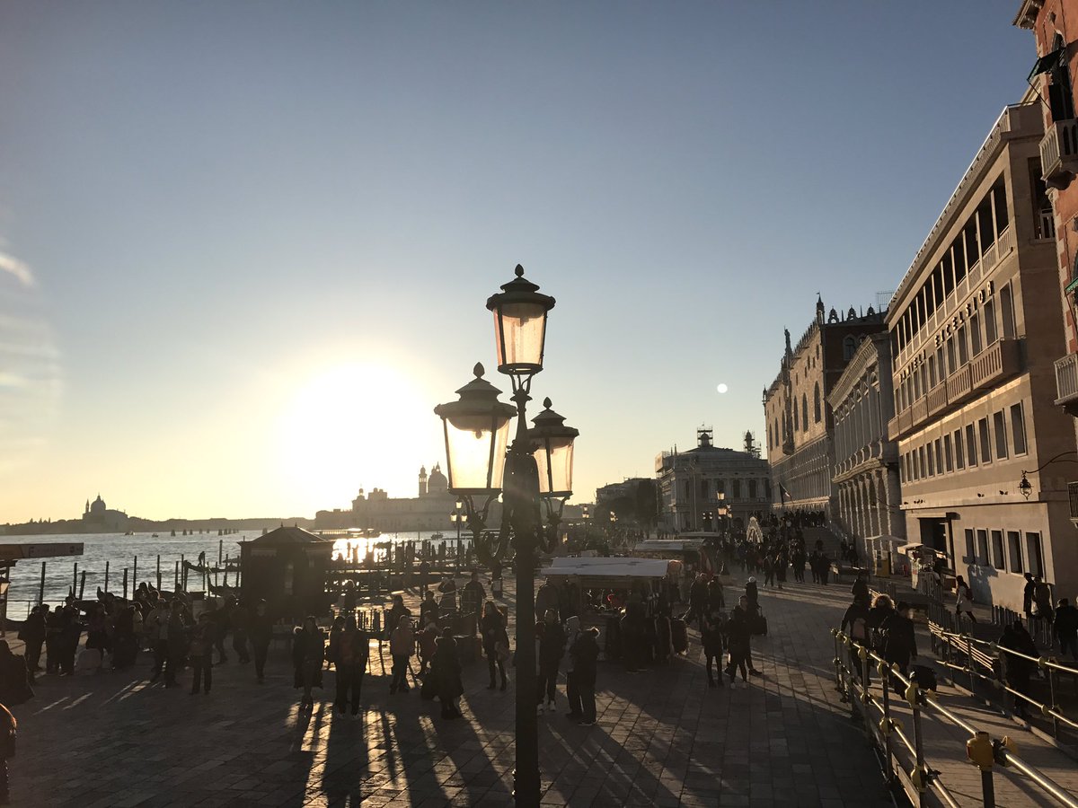vale_dilo's tweet photo. #Venezia è sempre un incanto 😍 #questosporcodurolavoro https://t.co/opMOXkNg1G