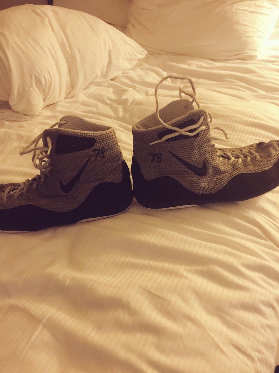 BIG_POPPA_55's tweet photo. I'm bringing you out on the Mat tonight. #LongLive78 https://t.co/mA3tAv66Tr