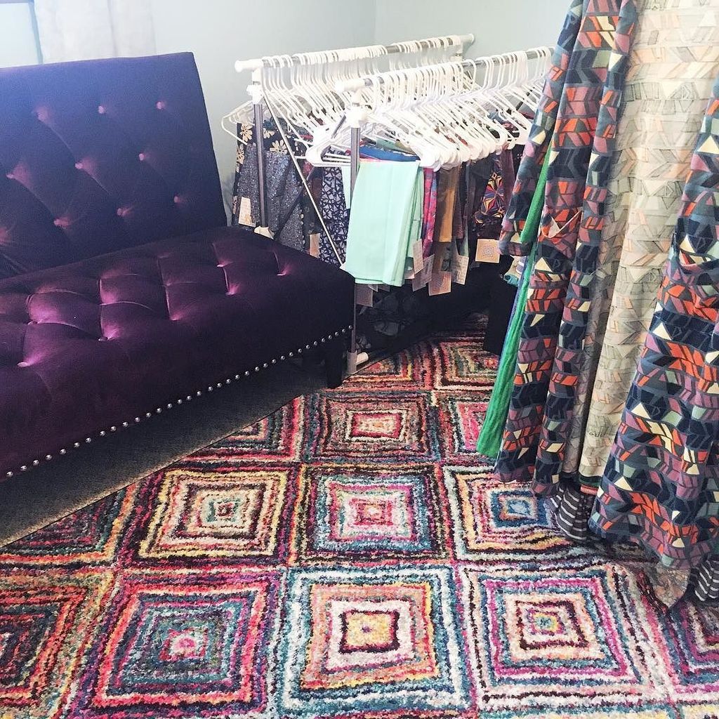 LLRDeniseJenna's tweet photo. The purple couch has arrived in my #LuLaRoom! I need pillows in #LuLaRoe colors. And maybe new curtains. After that… https://t.co/0crSD1Hcre