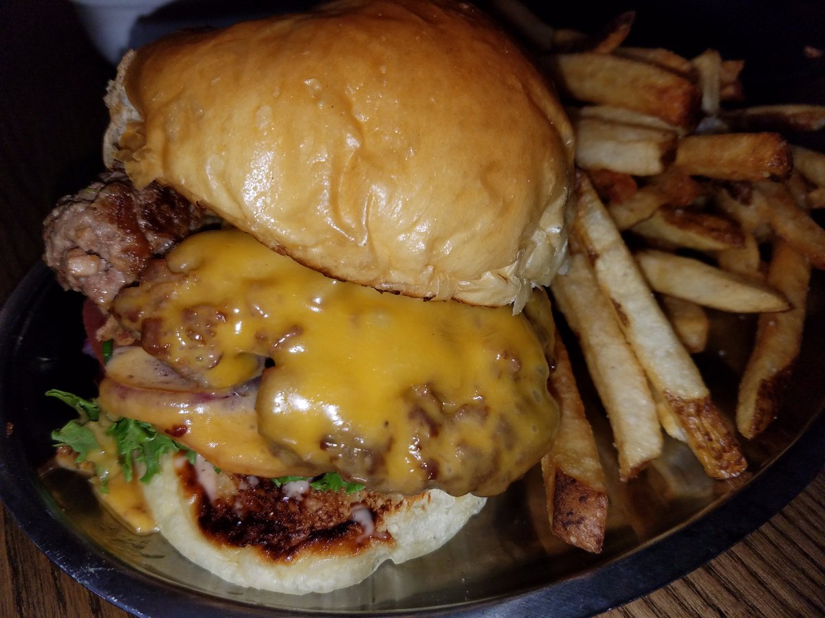 Don't you just want a nice, easy, convenient dinner tonight?  Stop by your local neighborhood kitchen.  H-Street Kitchen!