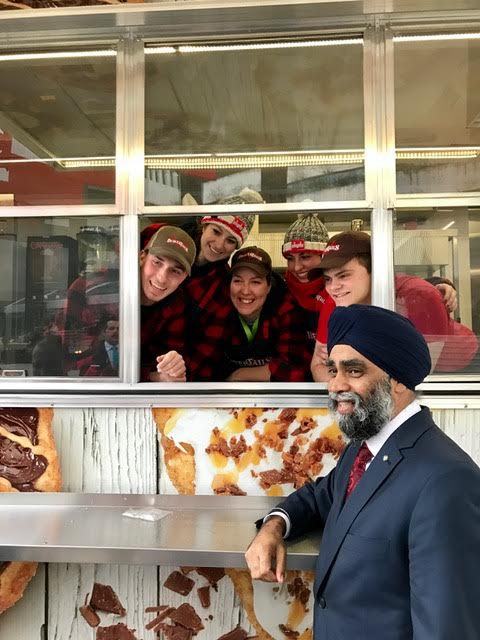HarjitSajjan's tweet image. Advancing Canada-US relations, one beavertail at a time.
