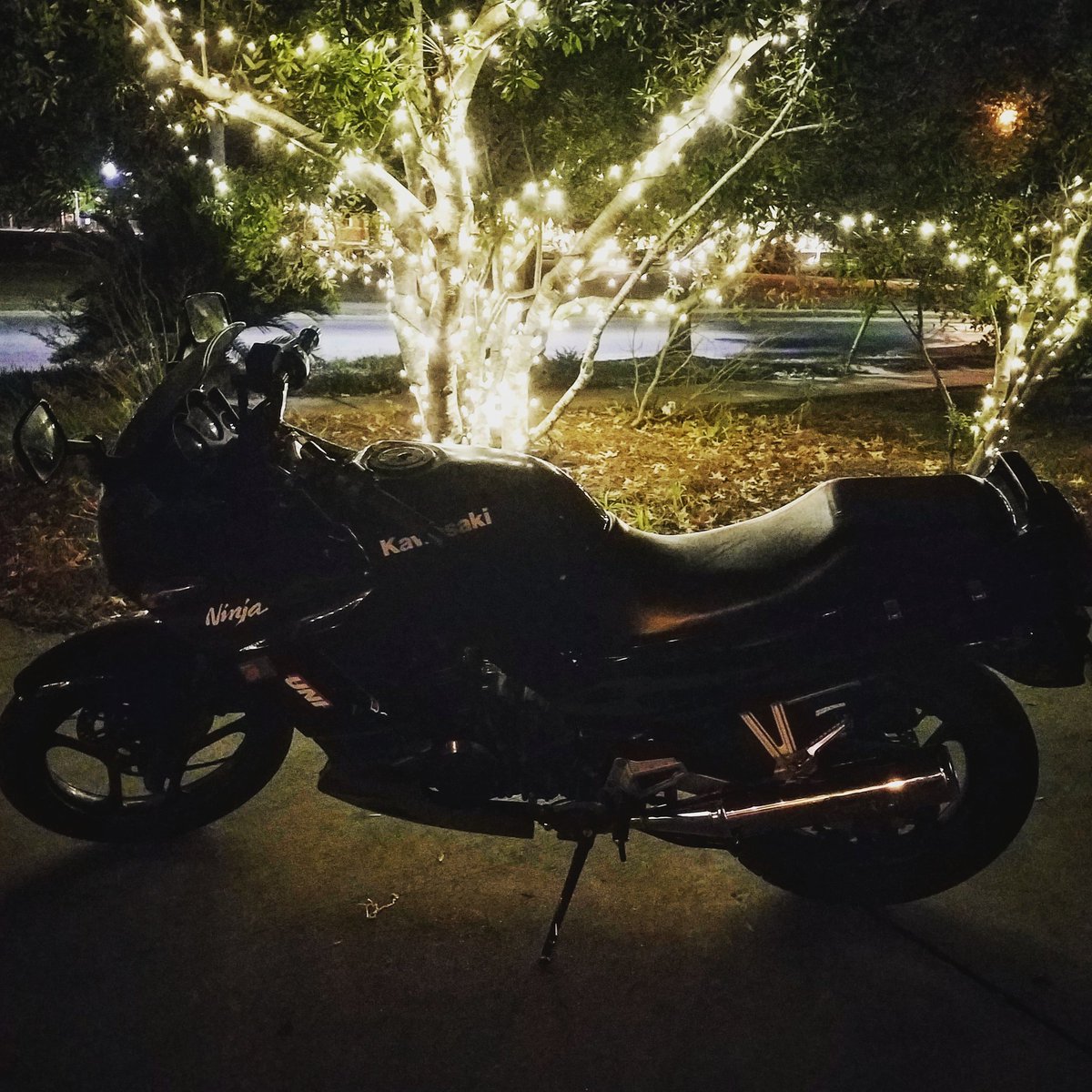 jesse_tmobile's tweet photo. #bestGS7Photo @theSamsungSide Thanks to the S7's awesome low light abilities for letting me snag this photo of my bike! https://t.co/gENtZ6ErpN