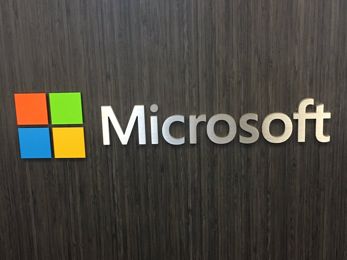 principalreddig's tweet photo. #aactreno @MicrosoftReno #microsoftreno students taking the tour today!!! 👍🏼😎 https://t.co/A4aQiJfcz4