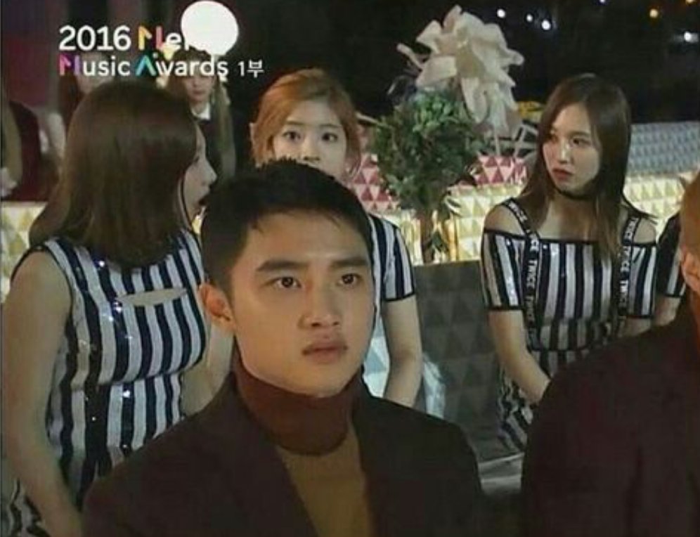 jonginys's tweet image. Cuando vas al baño de otra casa y no tienen pestillo.