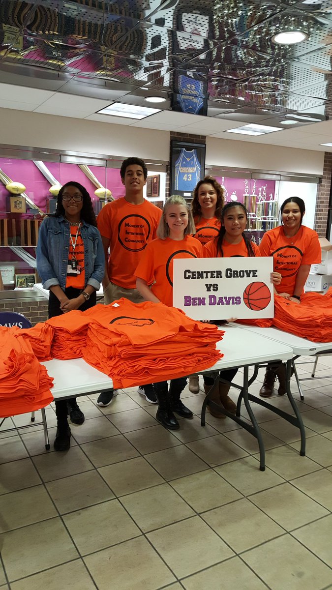 mrsschultz98's tweet photo. 8 Schools #1MIC Doors are open! Come get your unity shirt! #MomentofIntentionalCommunity https://t.co/6Ic0Brqwsz