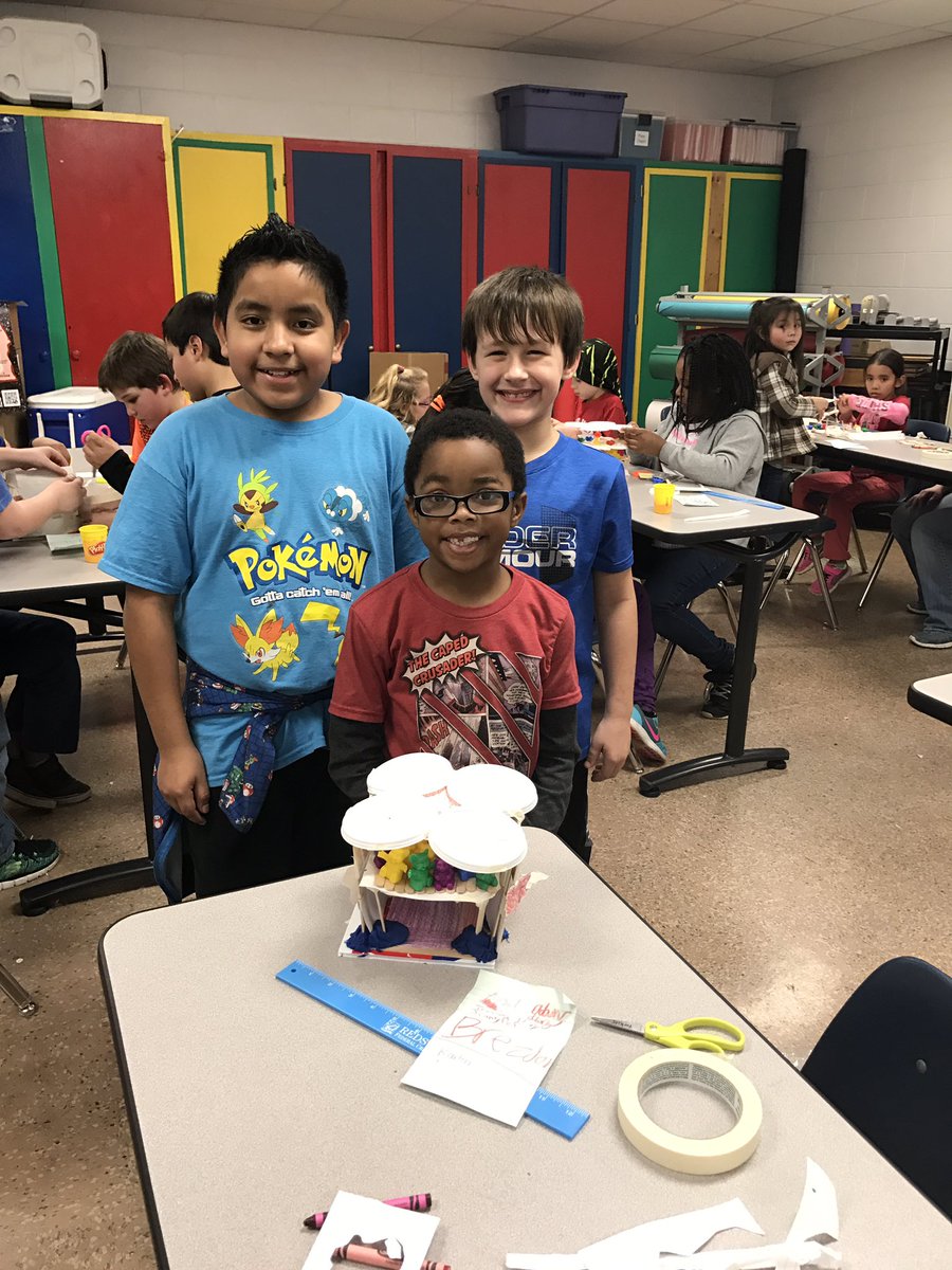 StanfordsKids's tweet photo. #pineypanthers building apartments for bears! #STEM https://t.co/QnTu9jXwZ6