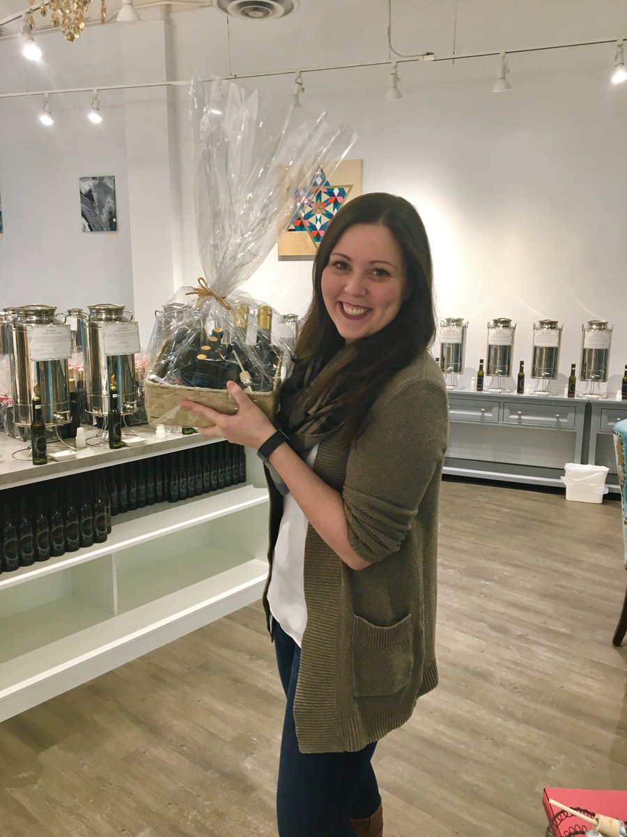 oilandvinbar's tweet photo. Congratulations Britney! She was our winner for The Wedding Fair prize basket 🎉 #YYC #yycfoodie #yychealth #yycwedding #wfyyc #yycnow https://t.co/x5KZbhl4Lc