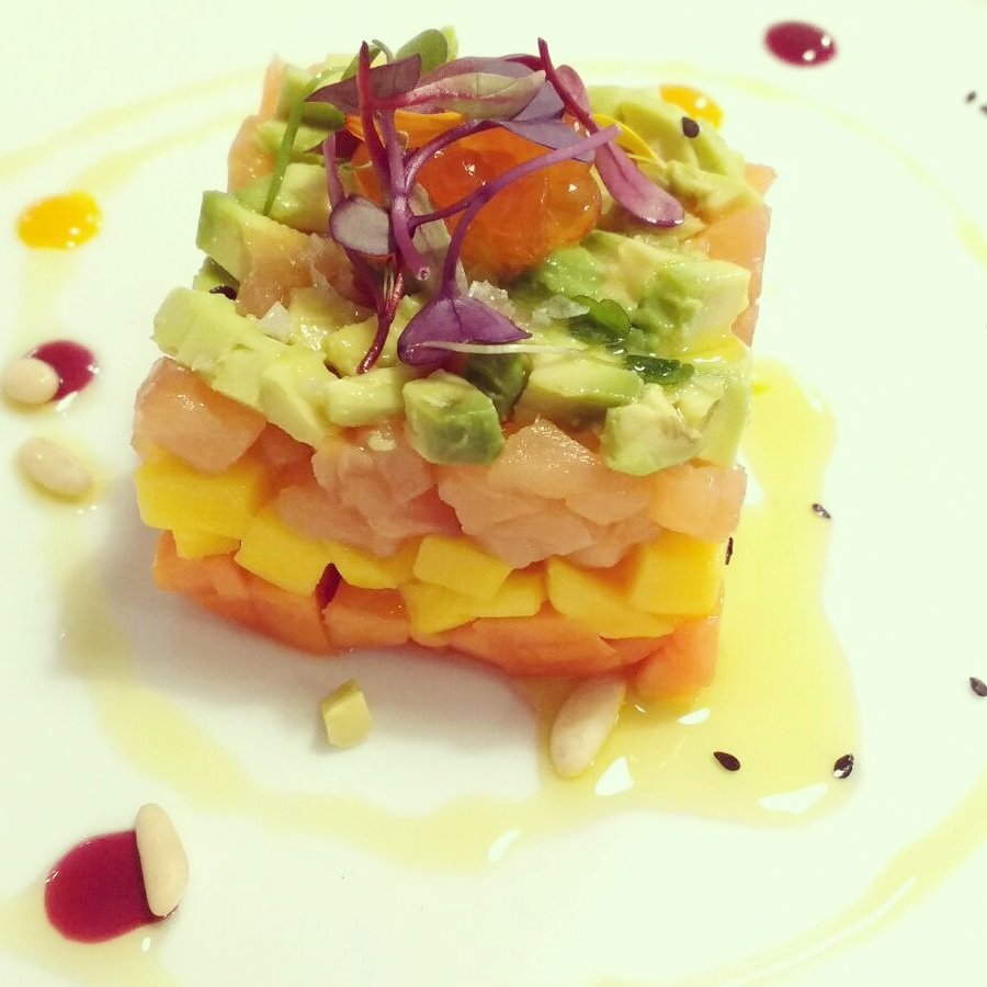 el_palique's tweet photo. Tartar de #salmón con #aguacate y #mango.
Algo que objetar para comenzar el fin de semana? 
Vamos esto está empezando!!! https://t.co/s1kDa6jWwx