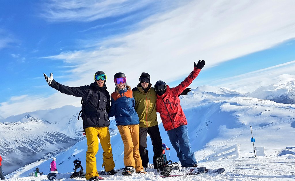 Boards__Bikes's tweet image. Well that was fun! #skiwithapro #oracle2 #whistler @DevinWithOracle