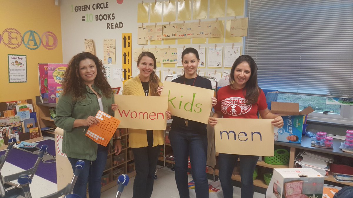 katesmithes's tweet photo. Kindergarten getting ready for the yard sale! #workingtogetherrocks πππππ’π https://t.co/q4e11RsMBA