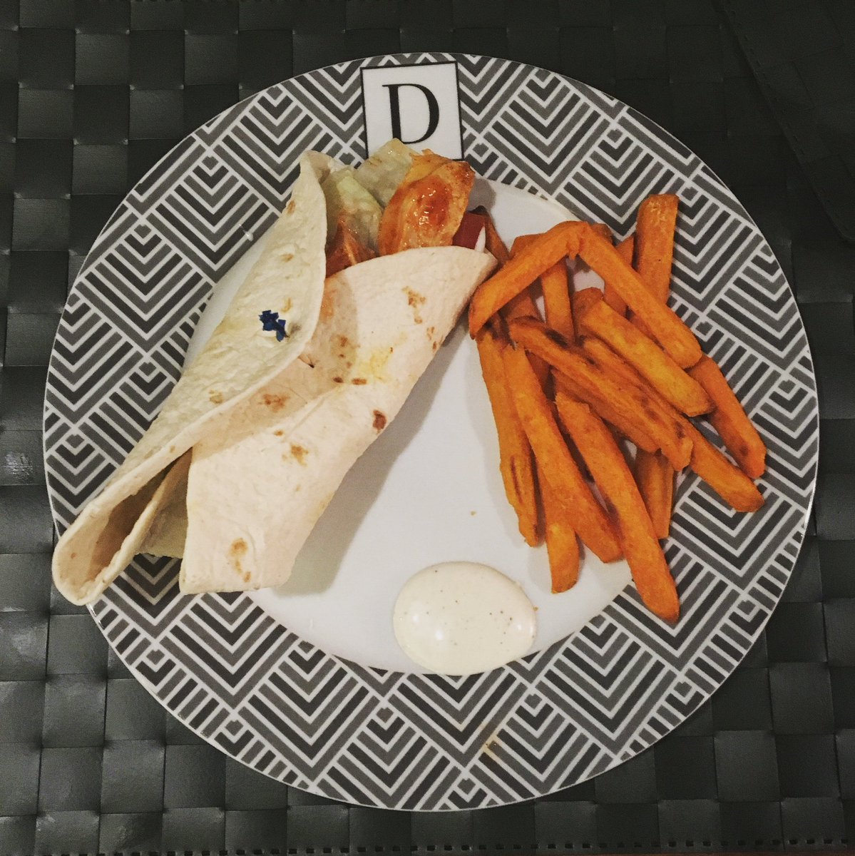 Dishique's tweet photo. Think #customdinnerware isn't something you can use everyday? Let our buffalo chicken wrap & fries prove you wrong! https://t.co/4GVag3XIUK