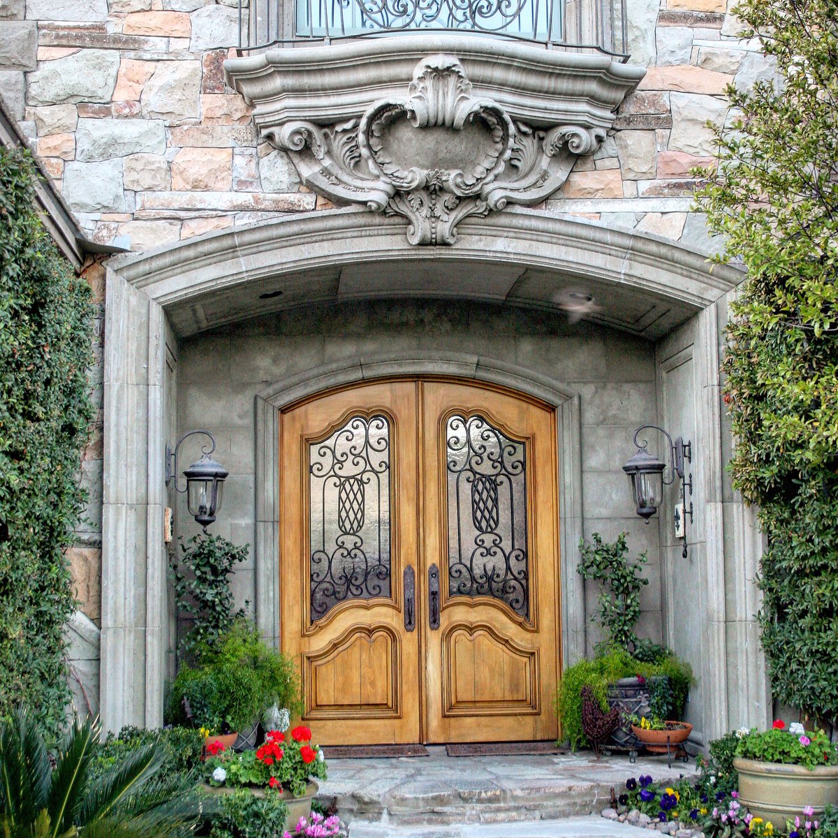 RealmofDesign's tweet image. #artist #creating #architecture #cartouche #balcony #CASTLE #LasVegas #realmofdesign #entryway #luxury #luxuryhomes #LuxuryLiving #decor