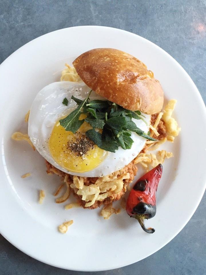 EatGuideSeattle's tweet photo. The Wild Boar Sloppy Joe: Fried Onion &amp; Sage, Grilled Fresno Pepper &amp; Brioche Bun. Find it @QuinnsSeattle! #FoodPorn #Seattle https://t.co/bFR0cx603f