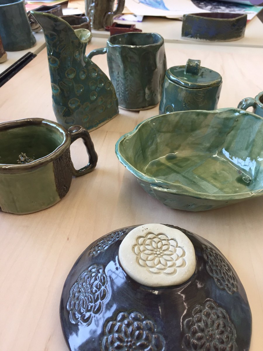 VictoriaKarmali's tweet photo. Art 10 has made some beautiful ceramics! #chinookart @ChinookCoyotes #proudteacher #clay #pottery #makeart #pineapple #pinecone https://t.co/KBgEzXZFfO