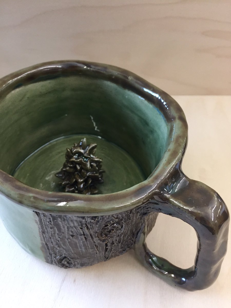 VictoriaKarmali's tweet photo. Art 10 has made some beautiful ceramics! #chinookart @ChinookCoyotes #proudteacher #clay #pottery #makeart #pineapple #pinecone https://t.co/KBgEzXZFfO