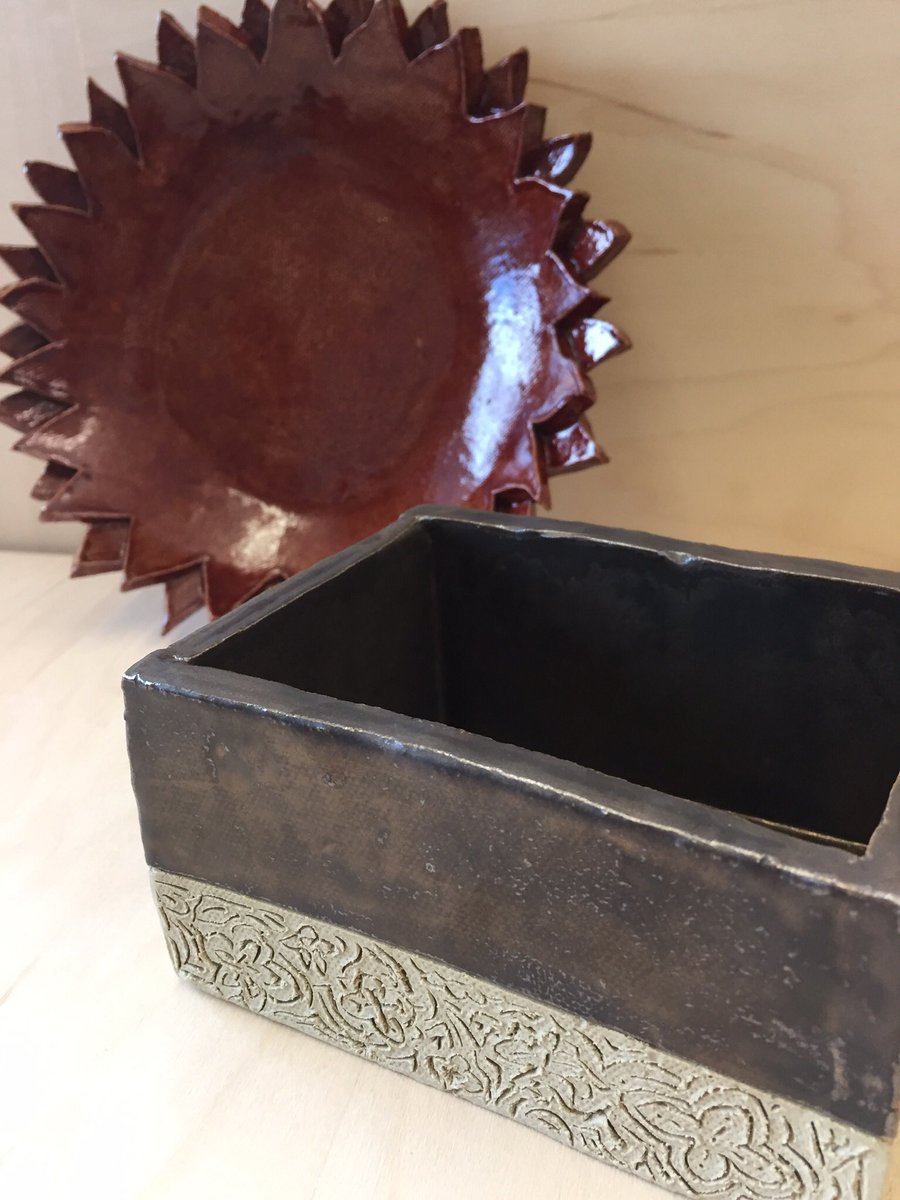 VictoriaKarmali's tweet photo. Art 10 has made some beautiful ceramics! #chinookart @ChinookCoyotes #proudteacher #clay #pottery #makeart #pineapple #pinecone https://t.co/KBgEzXZFfO