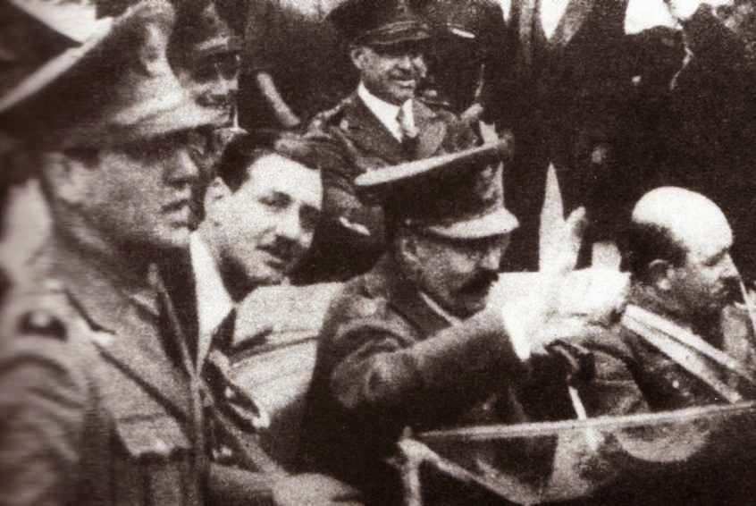 elcoya1977's tweet photo. DIERENCIAS TRUMP Y PERÓN

PERÓN llegó con un golpe de estado, TRUMP no✌
PERÓN creo MONTONEROS, TRUMP no✌
PERÓN creó la TRIPLE A, TRUMP no✌ https://t.co/uefEtpNoUS