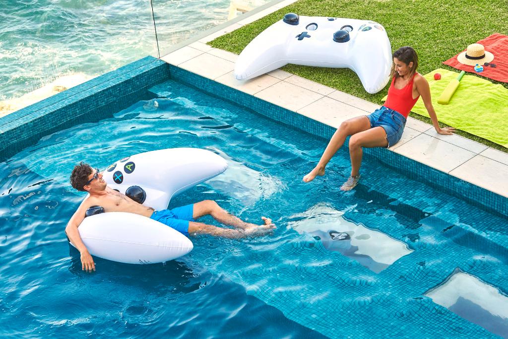 GameSpot's tweet image. (Australia Only) Win a limited edition inflatable Xbox One S Controller! 🎮 Enter here: l.gamespot.com/60138u9o5