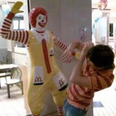 gusaneiro's tweet photo. Pidiéndome una Mc-hostia https://t.co/xVicDL1mS4