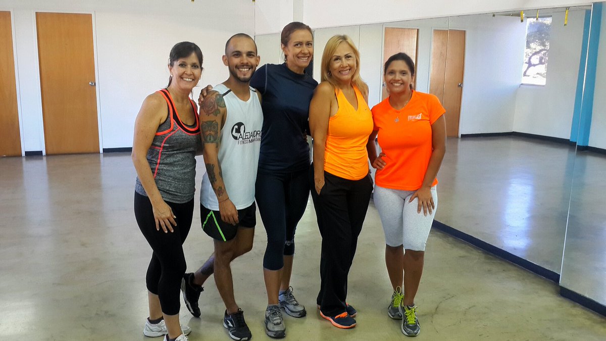 thibisay0201's tweet photo. Día de baile con @Alematafit  @cardoza09 
#ViernesDeGanarSeguidores  👌 https://t.co/qsR73kB2qr