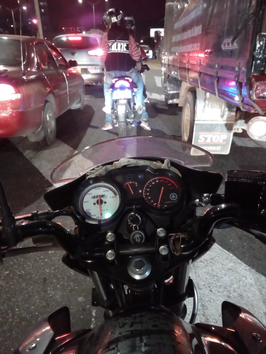 elkinramirez10's tweet photo. @msalasrondon lastima en las noches en la carrera 27, no respetan el área destinada para las motos... https://t.co/vJPP72PGBZ