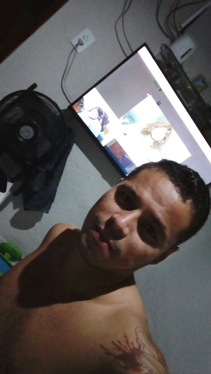 pablocarvalhope's tweet photo. @williangordox agora vai B1#RecifeOn #streamdogordox - https://t.co/GkLxpbxp4h SÓ COLA <3 https://t.co/oRtPDz0oux