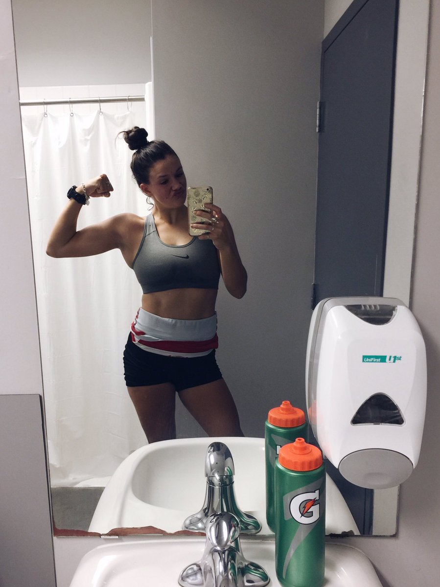 sandybitsfit's tweet photo. #FlexFriday @Bodybuildingcom #GainTrain https://t.co/Q2AJqf2HI9