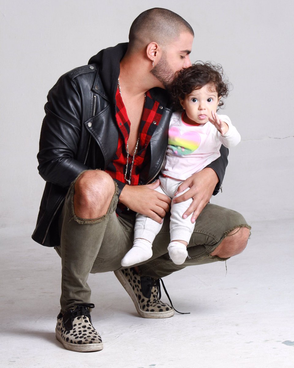manuellarrad's tweet photo. Y la princesita acompaño a papa a trabajar... sesión de fotos 2017 https://t.co/bFDJTvYwEw
