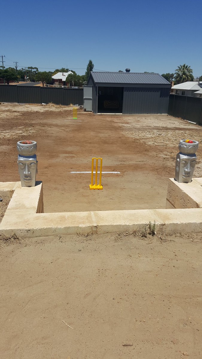 WishartJames's tweet image. Ready for Backyard Cricket #backyardlegends #bbl06 @tensporttv @gilly381