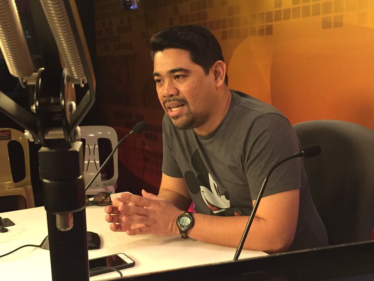 michelleorosa's tweet photo. LIVE on #OplanAsenso: Entrepchamp @paulotibig on 2017 business ideas 🙌🏻 Tune in 92.3NewsFM and FB Live https://t.co/ApGH8ltaXI 12-2PM https://t.co/yyHxxEm1T8