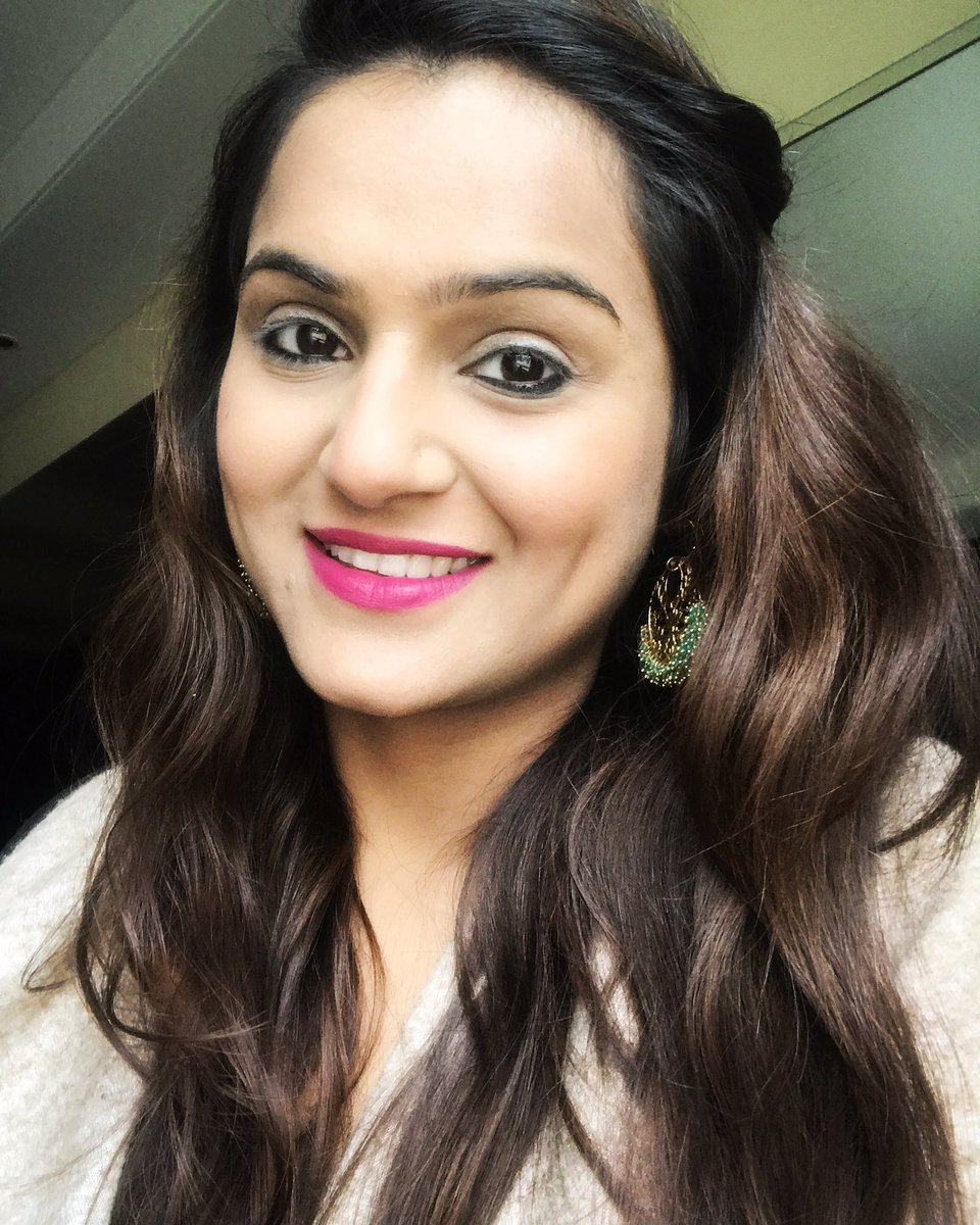 Guiltybytes's tweet photo. All smiles as I get set to experience #JLF2017 with @FreeCharge today! Stay tuned for LIVE updates on my Feed #FCatJLF #guiltybytesonthego https://t.co/ASKqmF0g2a