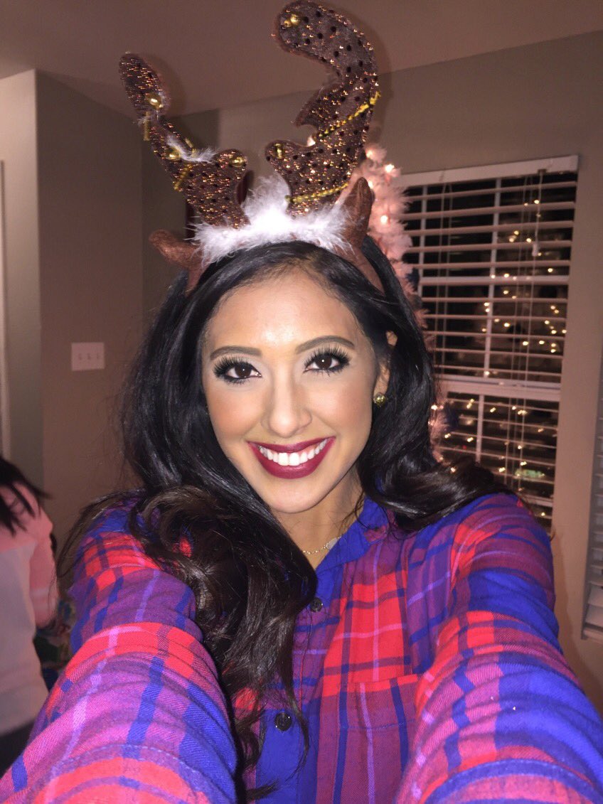 IsabelR29472370's tweet photo. Missing Christmas like #LetsGoBack #Winterbreak #NotreadyforSpring 🦌🎄❤️ https://t.co/kVfOKcT6Z6