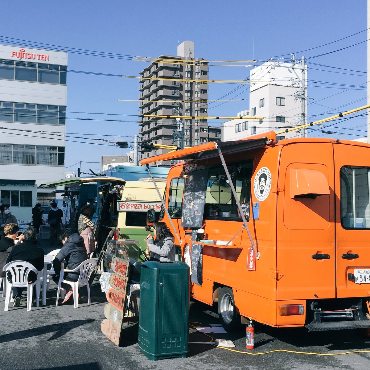 o_h_hige's tweet photo. 今日は豊田市駅近くstreet&amp;park marketにて出店中です！！
10:00-15:00まで！！
快晴の下、元気にお待ちしております(^^)
#RocketThunder #沖縄タコス #移動販売 #キッチンカー https://t.co/u7TRcUfXnR