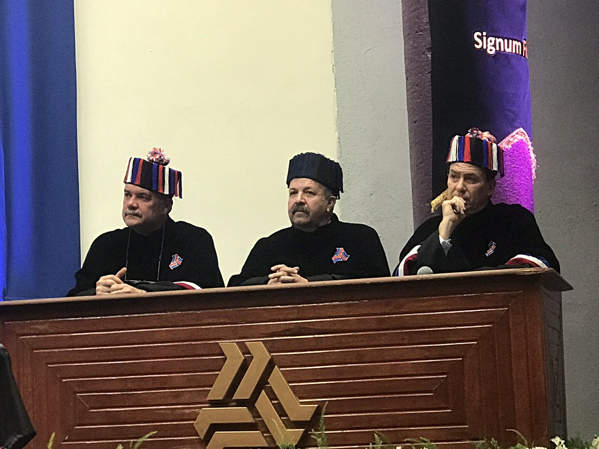 alewade's tweet photo. Felicidades a los alumnos que reciben hoy su título. ¡Éxito en sus proyectos! Un honor haber sido testigo de este logro @ULSASaltillo https://t.co/5iBkh6qlAy
