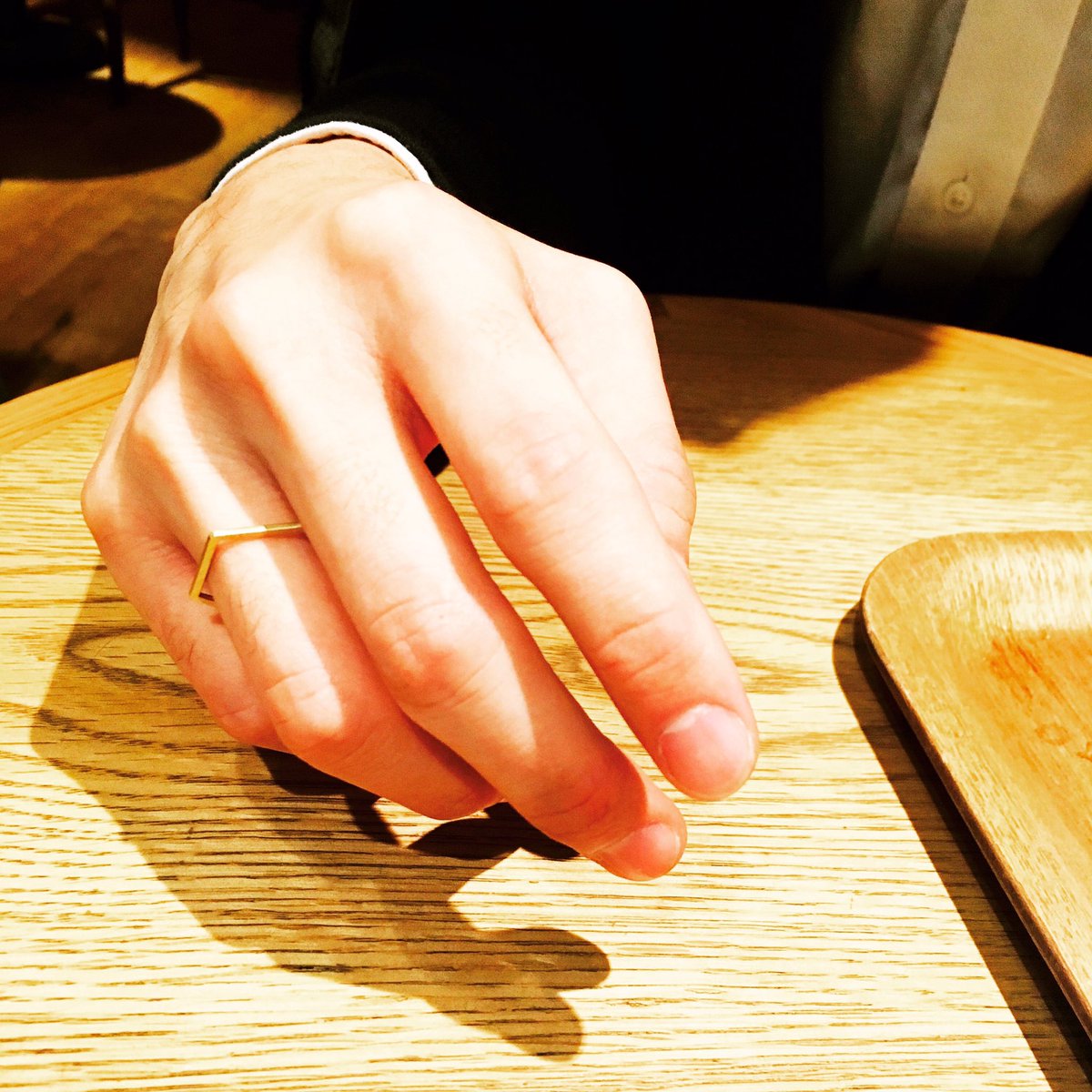 cosmos0817's tweet photo. unisexのリング試作中〜
華奢で知的なデザインを！
そしてまた風邪をひいてしまった…
病院行って午後からアトリエ！
#COSMOSNOSTALGIE
#sciencejewelry
#unisexjewelry
#hexagonring
#k10 https://t.co/qVHii4SxaW