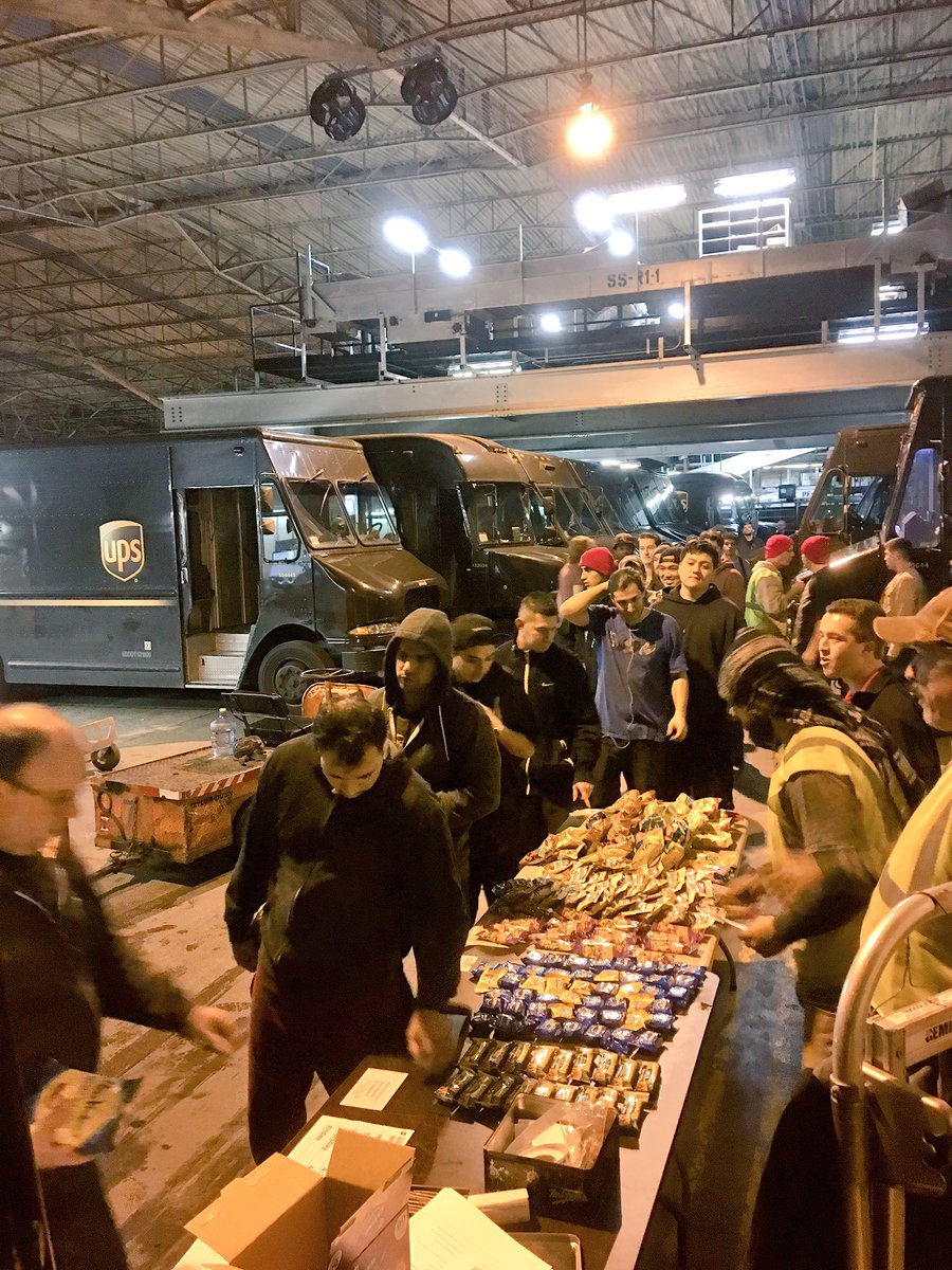 GaryDufourII's tweet photo. ZERO injuries 4 the week! Good job team! Safety raffle for DOK participation. #NotMeNotToday #upsers#Safety247 @kjallen04 @SouthCalUPSers https://t.co/T8dwQXbeK9