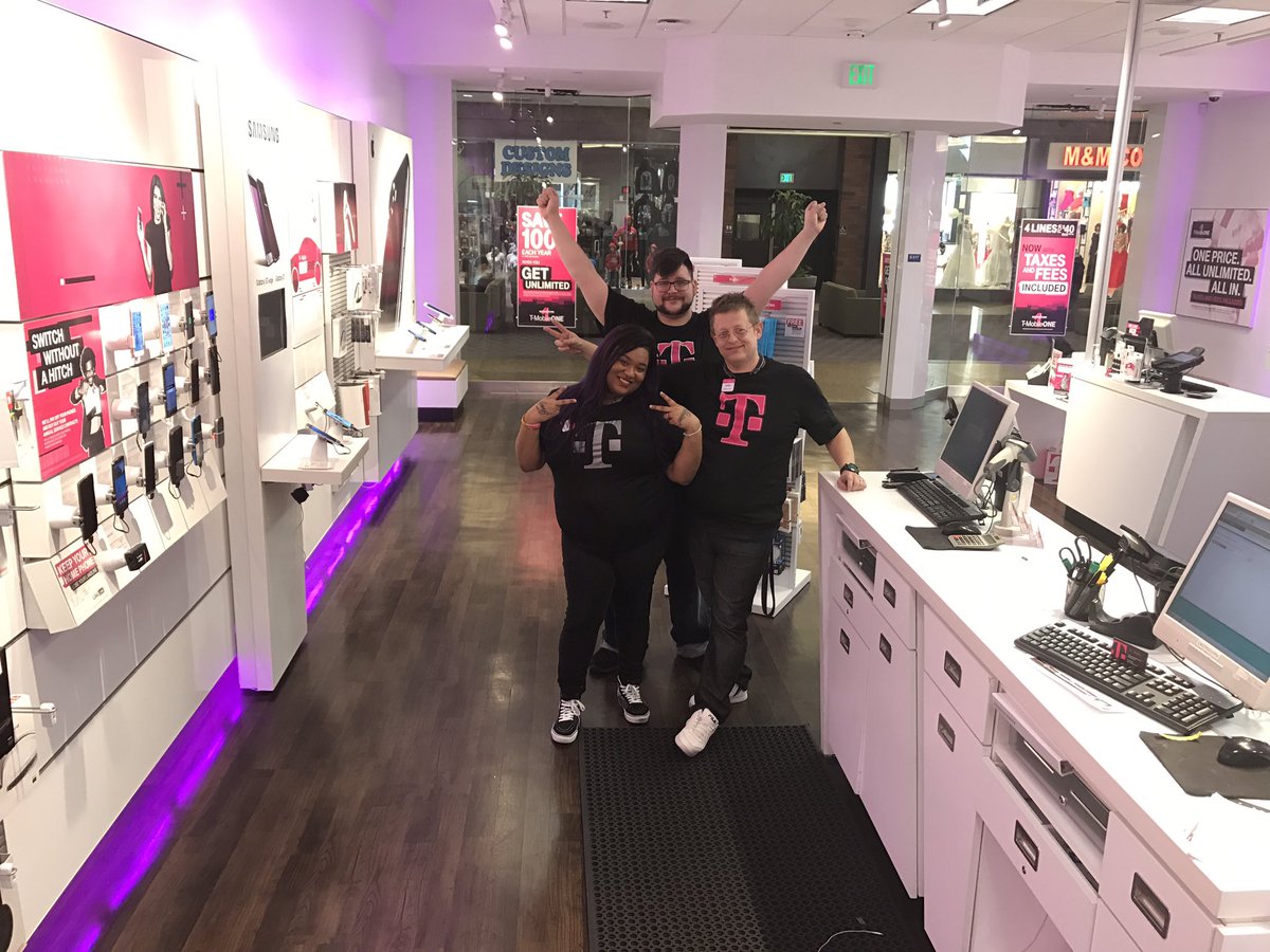 TjsmobileBAM's tweet photo. Role playing in our down time today and staying positive 😊😊@Tgilli0225 @JoeyyyyFoleyyyy @dperry2929 @M1Deantwon  @MobileOneLLC #BeMagenta https://t.co/y4mzM91U6G