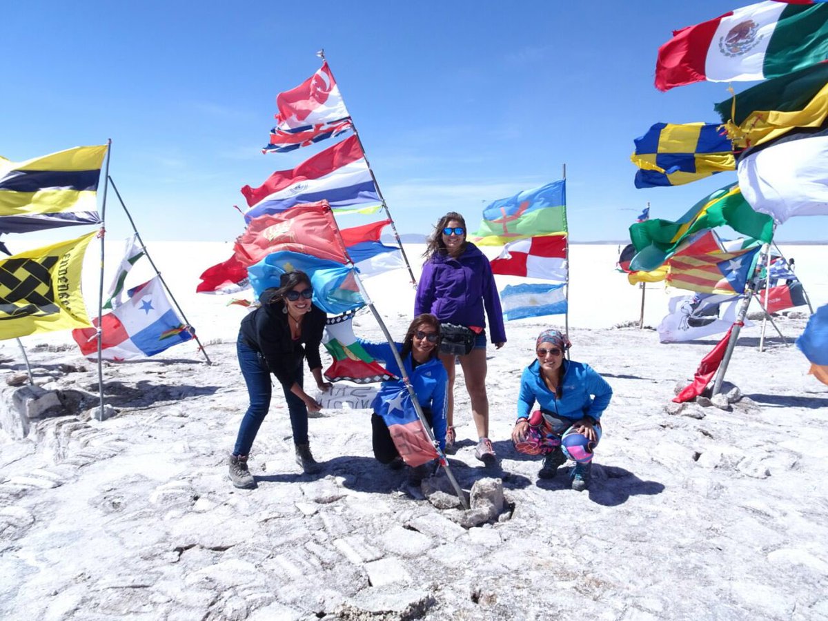 sofiaverab13's tweet image. Desde uyuni mandando fuerzas a nuestra patria! #FuerzaPumanque #FuerzaChile #Bomberos #Uyuni @24HorasTVN @Mega @Carabdechile  🇨🇱💪🏽❤