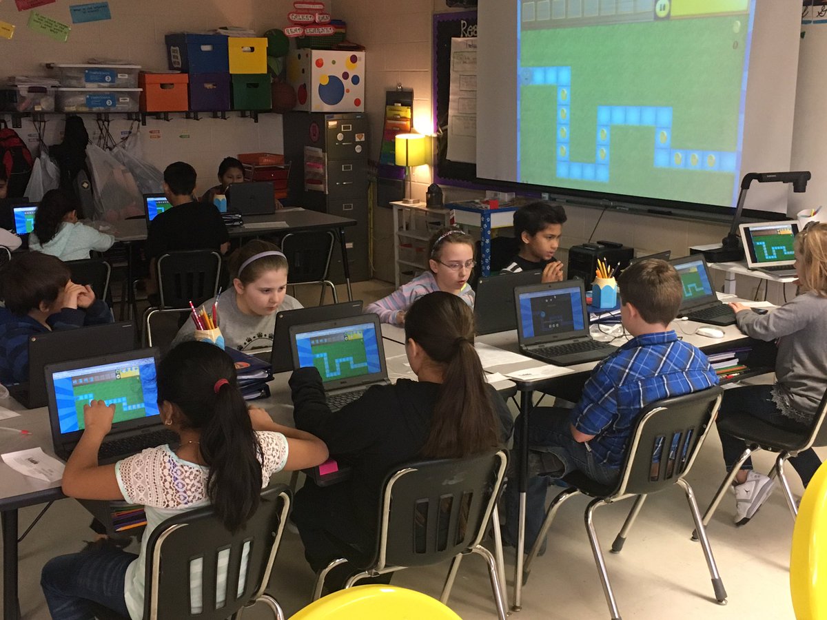 sed3775's tweet photo. Learning how to code.        @LakeElem #SJSDProud https://t.co/OrlfAxKWxp