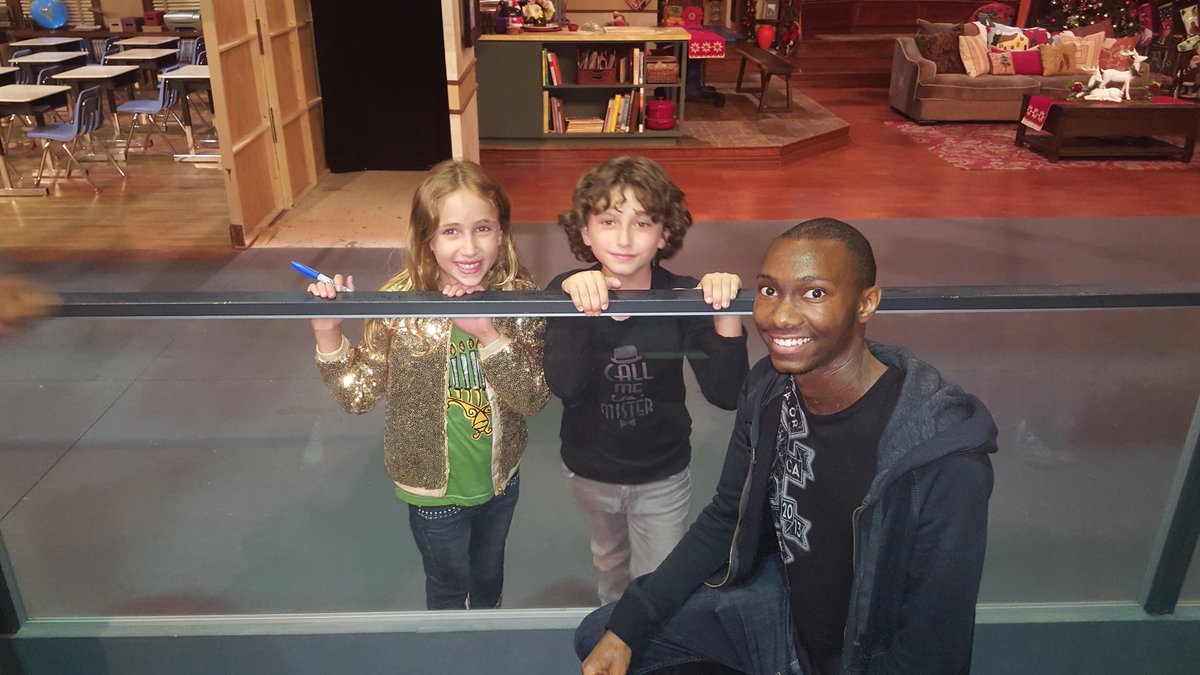 tenorbuds's tweet photo. Thank you for the characters, stories, laughs, and life lessons. ❤ You taught me to take on the world. 🌍 #GirlMeetsWorld #GirlMeetsGoodbye https://t.co/rrJbFhd1yp