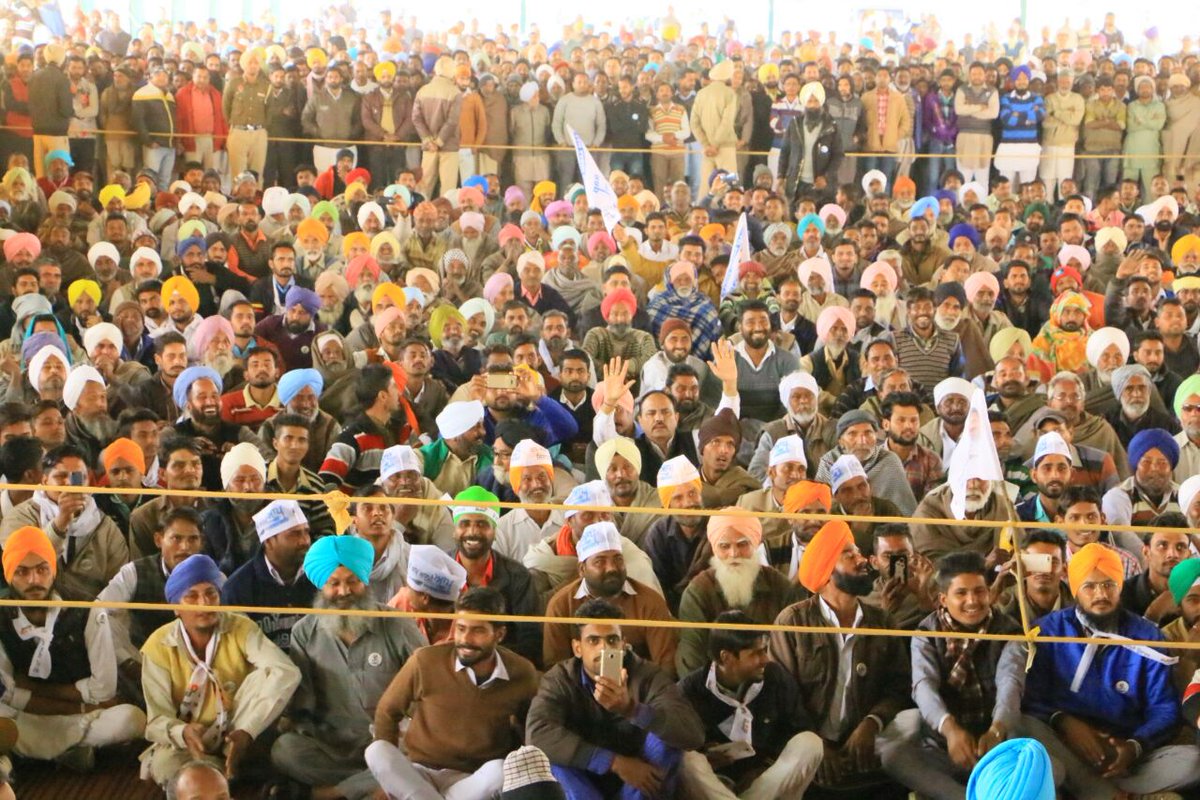 aapkapunjab's tweet photo. Massive crowd in @ArvindKejriwal's Punjab Inquilab Rally at Killian wali, Lambi. 
#AAP_Ka_Punjab 
@officialJarnail https://t.co/zJehsQxHHf