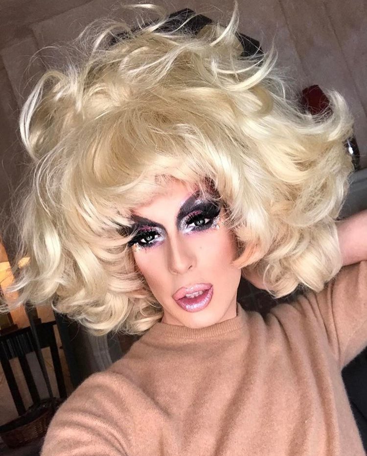sorcererstevie's tweet photo. Do you ever cry that Alaska went from being a huge fan of lady bunny and watching her at the s4 reunion to casually trying on her wigs https://t.co/eum3UvhgZs