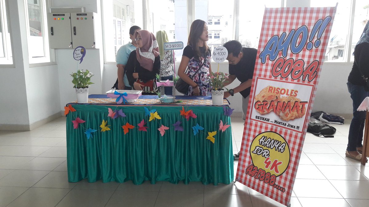 BBallen2016's tweet photo. Guys, lagi ada promo bazaar nich, kunjungi counter kami ya di risoles granat, harganya murah kok 4.000 aja #bizday2017 #digmarkstiekesatuan https://t.co/DyhnvjJtB3