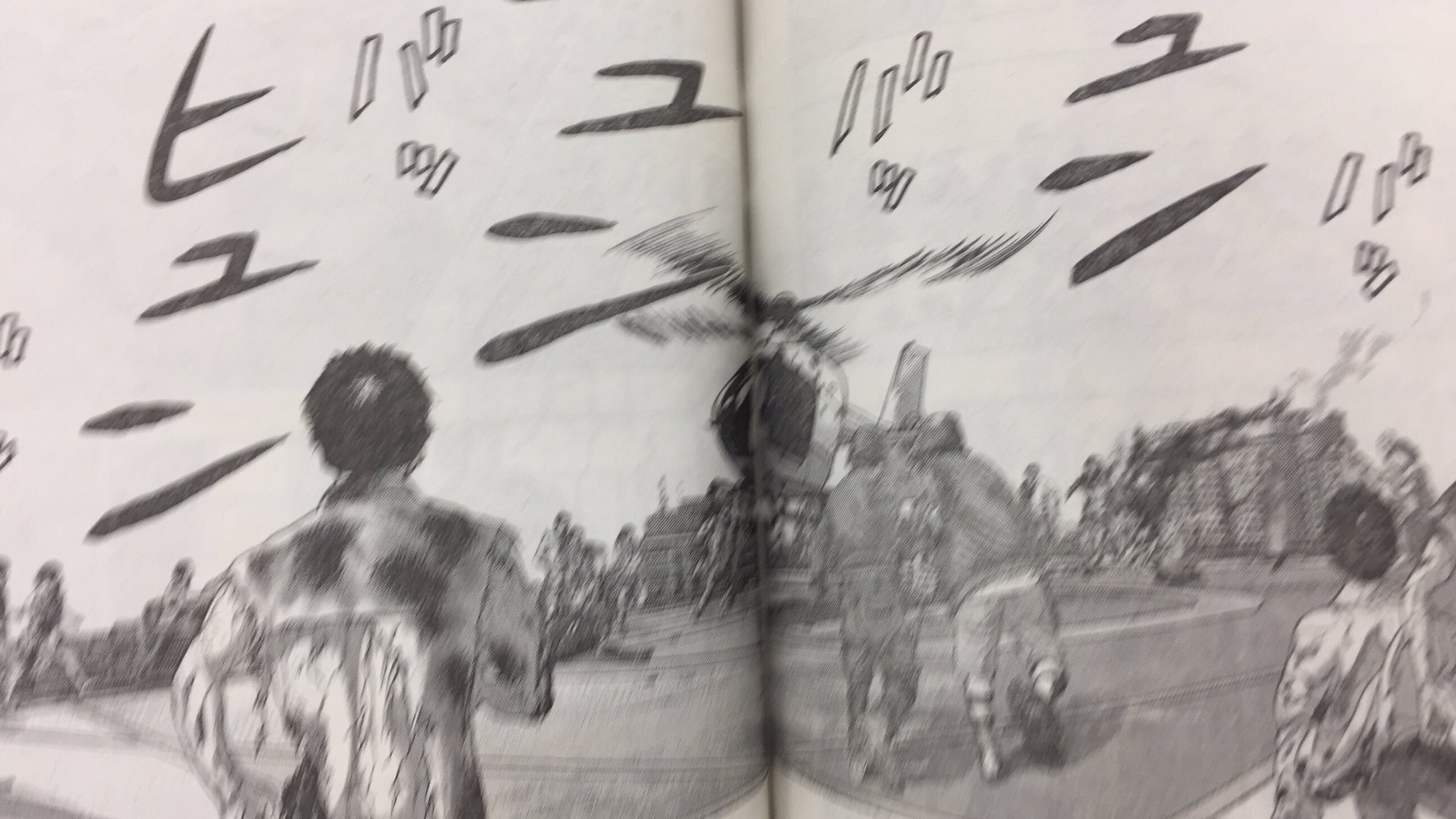 ぶたお もてラジ アイアム ア ヒーロー のクライマックスが絶望的なヘリコプターの脱出なのは ゾンビ のラストのオマージュになってるって今週のこの絵を見てようやく気付いた でももうすぐ最終回と思ってたのに 池袋 編もいよいよ佳境 みたいな